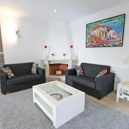 Sleeps 10 With Pool Air Con And Wifi Escanxinhas