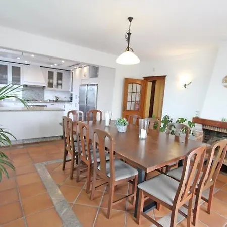 Villa Sleeps 10 With Pool Air Con And Wifi