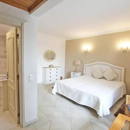 Sleeps 10 With Pool Air Con And Wifi