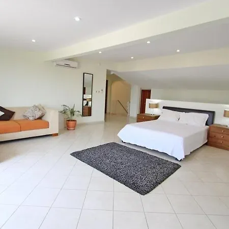 Sleeps 10 With Pool Air Con And Wifi Escanxinhas