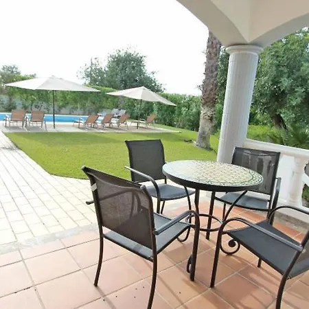 Villa Sleeps 10 With Pool Air Con And Wifi *